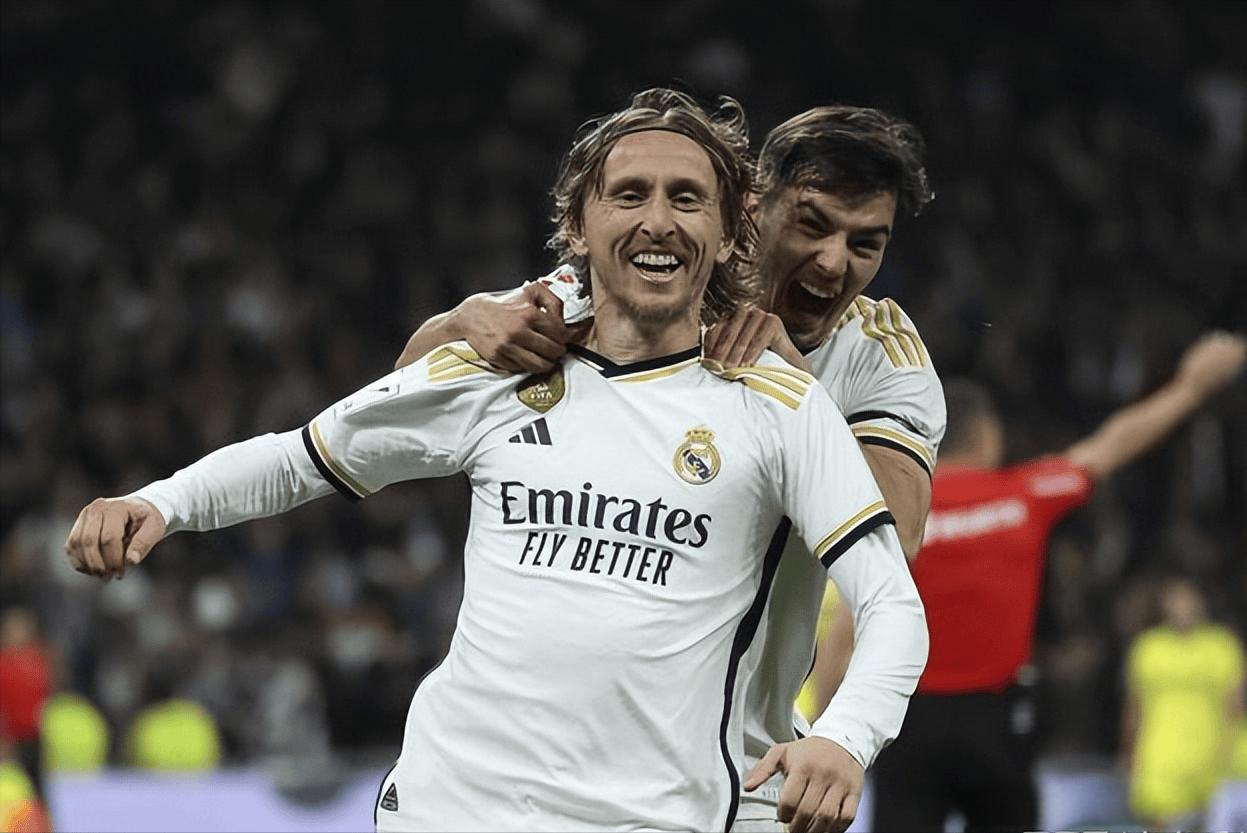 西班牙战胜克罗地亚，提前晋级