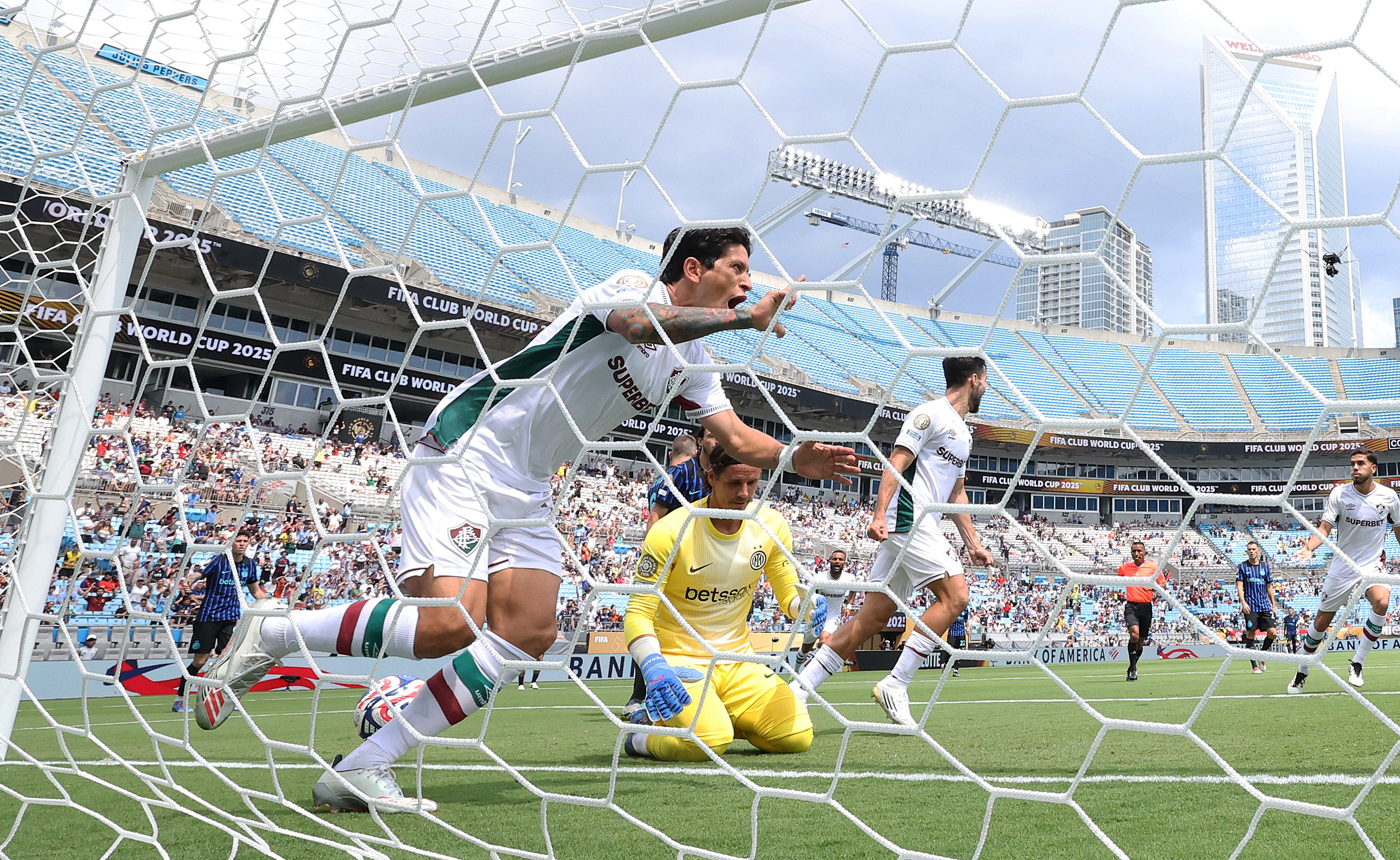 包含世俱杯精彩开赛，强力阵容争夺荣耀的词条