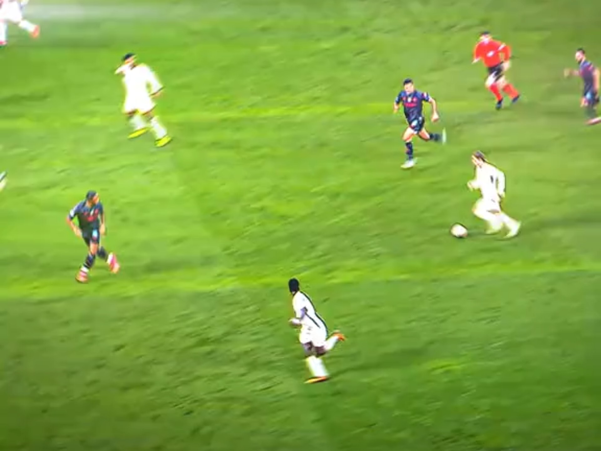 真实激战，足球赛场热血激荡的简单介绍