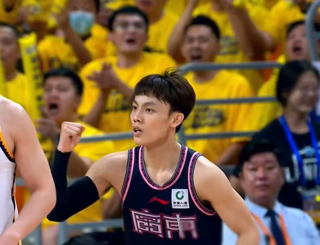 令人难以置信!球员突破限制逆袭掀翻对手的简单介绍 令人难以置信!球员突破限制逆袭掀翻对手的简单介绍