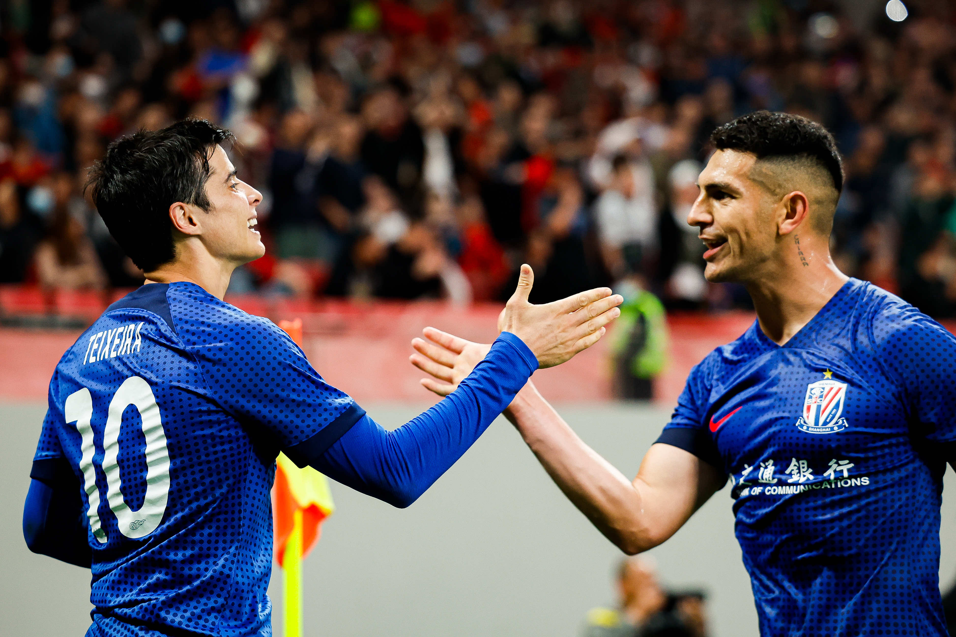 开云下载-上海德比中，上港客场-击败申花