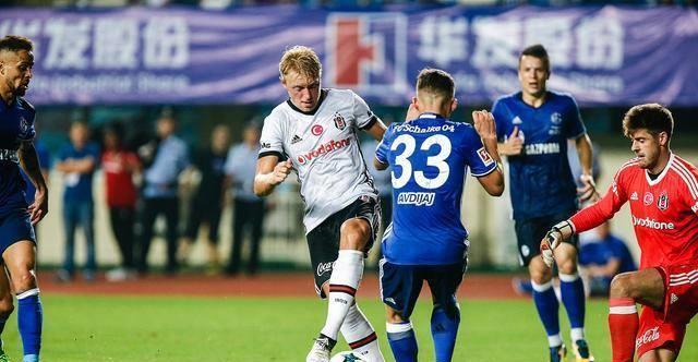 沃尔夫斯堡坚守主场迎战沙尔克