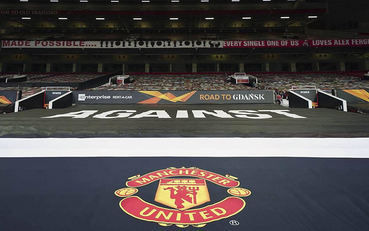 曼联俱乐部豪取胜利，走向巅峰