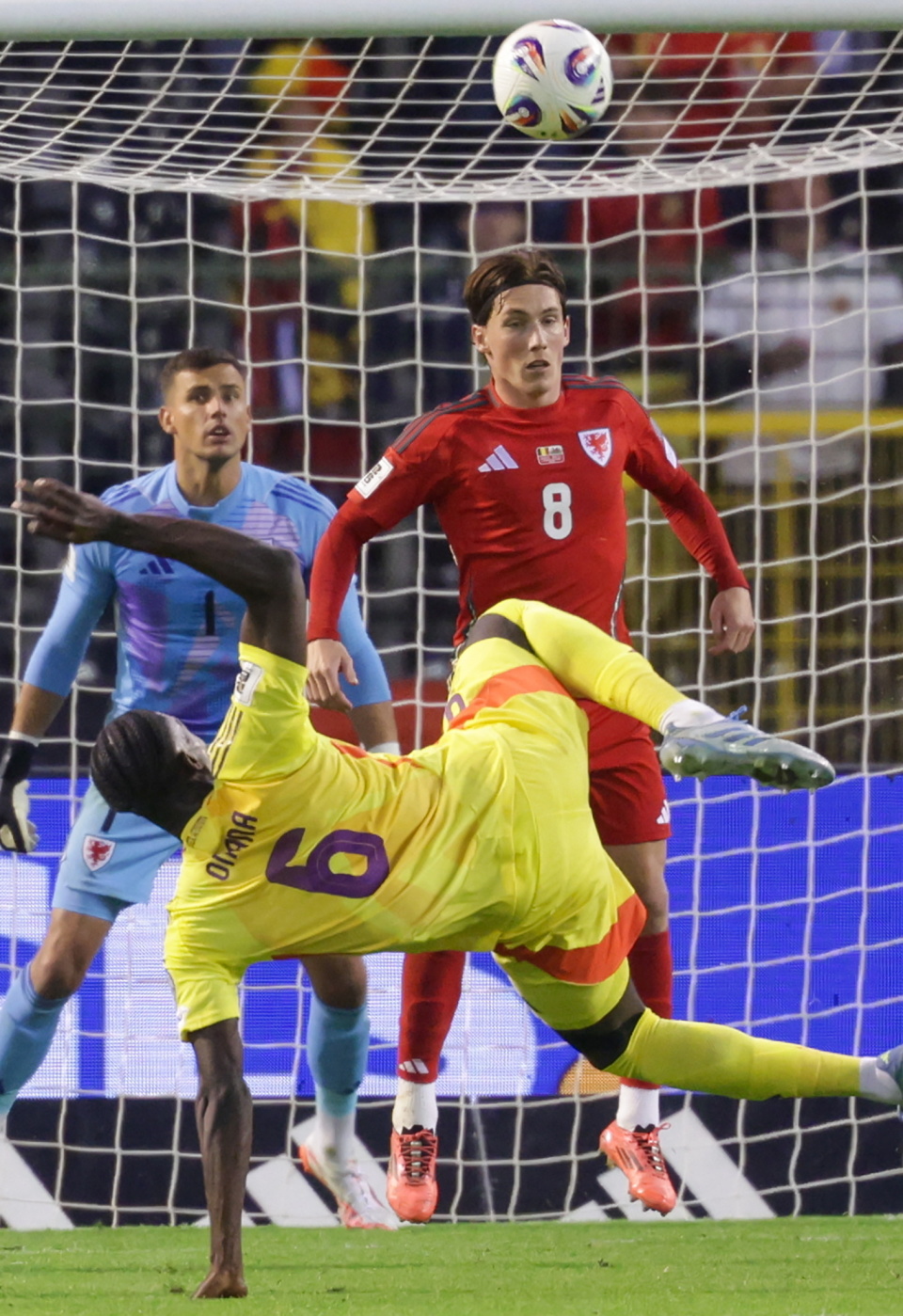 包含世界足球赛:球队势均力敌展开激烈角逐的词条 包含世界足球赛:球队势均力敌展开激烈角逐的词条