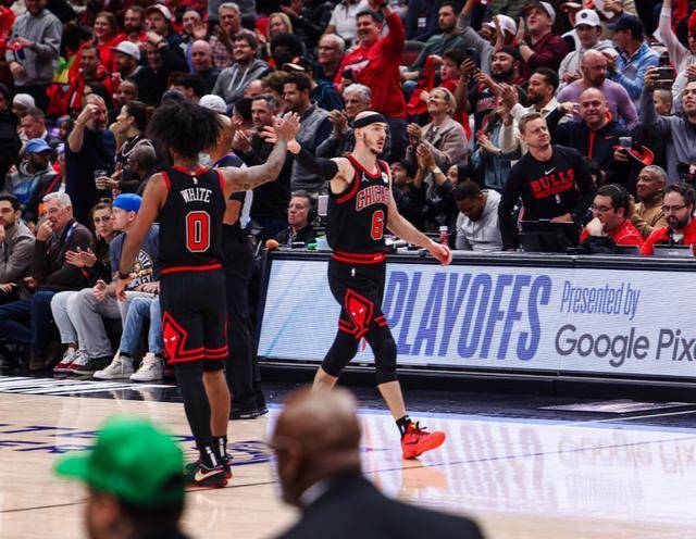 老鹰擒公牛获胜,亨特贡献关键三分的简单介绍 老鹰擒公牛获胜,亨特贡献关键三分的简单介绍