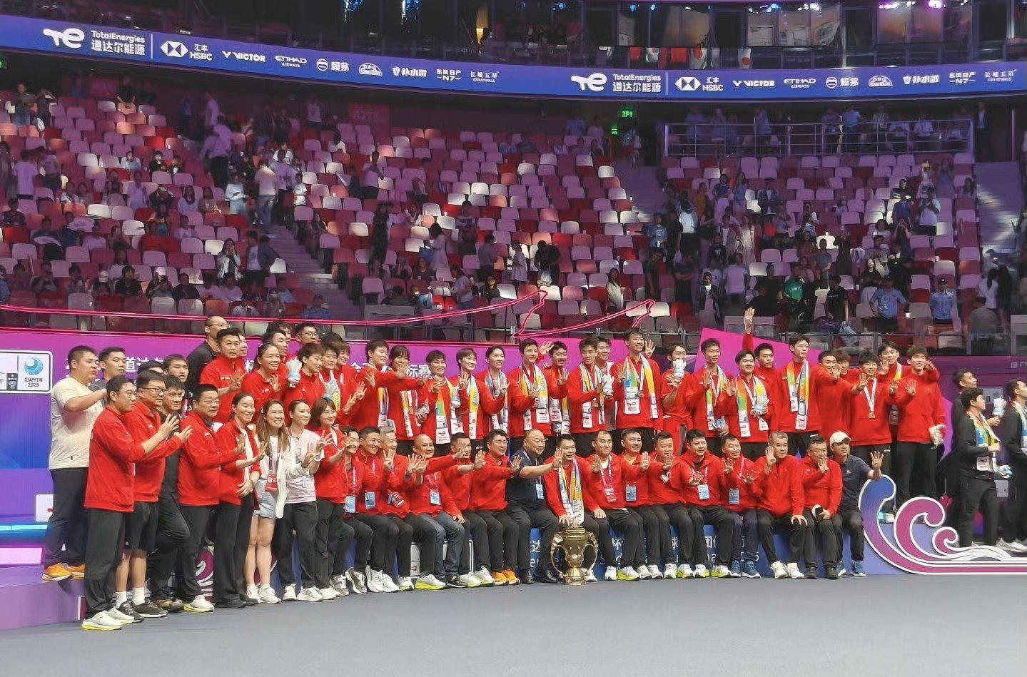 关于世界各地体育团队集结，备战体育盛会的信息