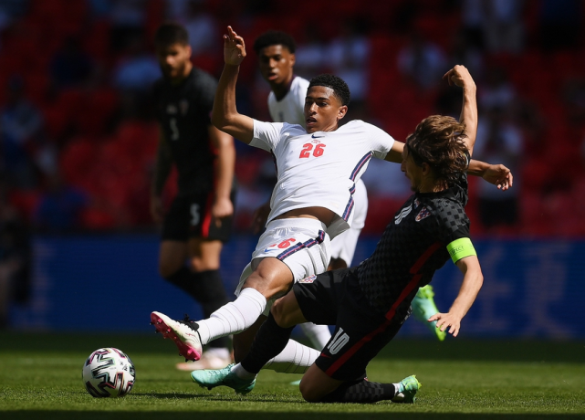 英格兰队完胜中国队，奥恰洛夫刷新纪录