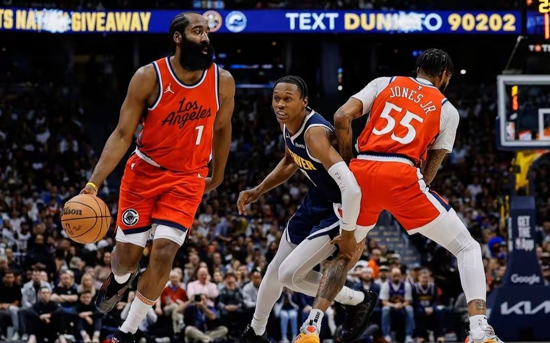 篮板战巨头！爵士内线组合压制所有对手