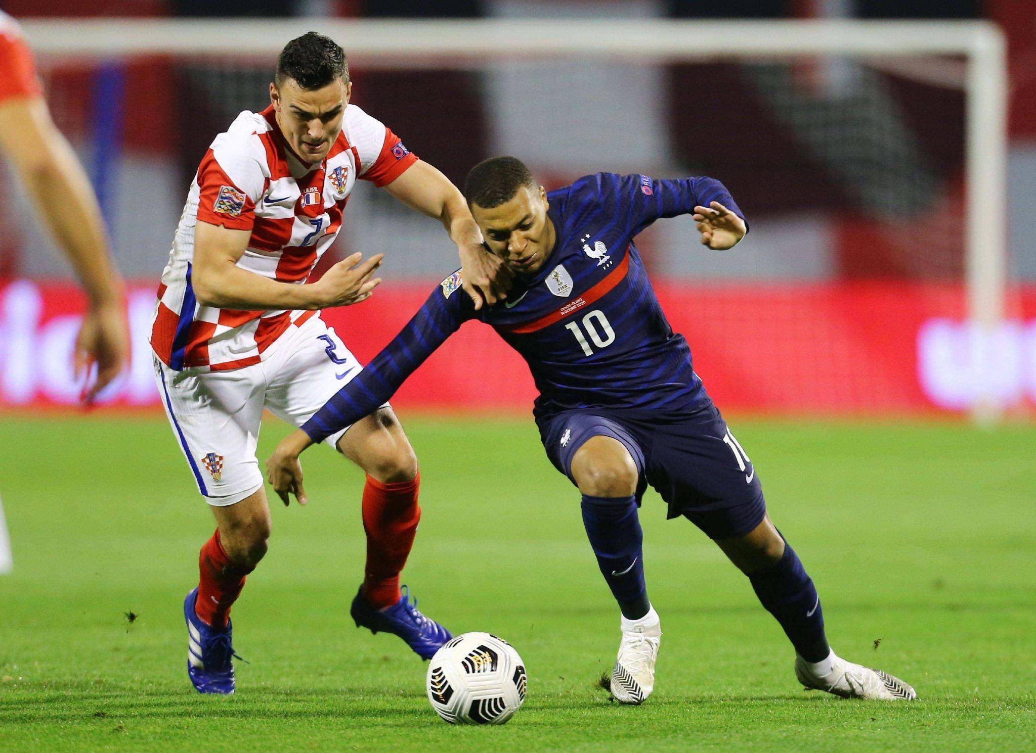 西班牙对战波兰,双方对决激情四溢 西班牙对战波兰,双方对决激情四溢