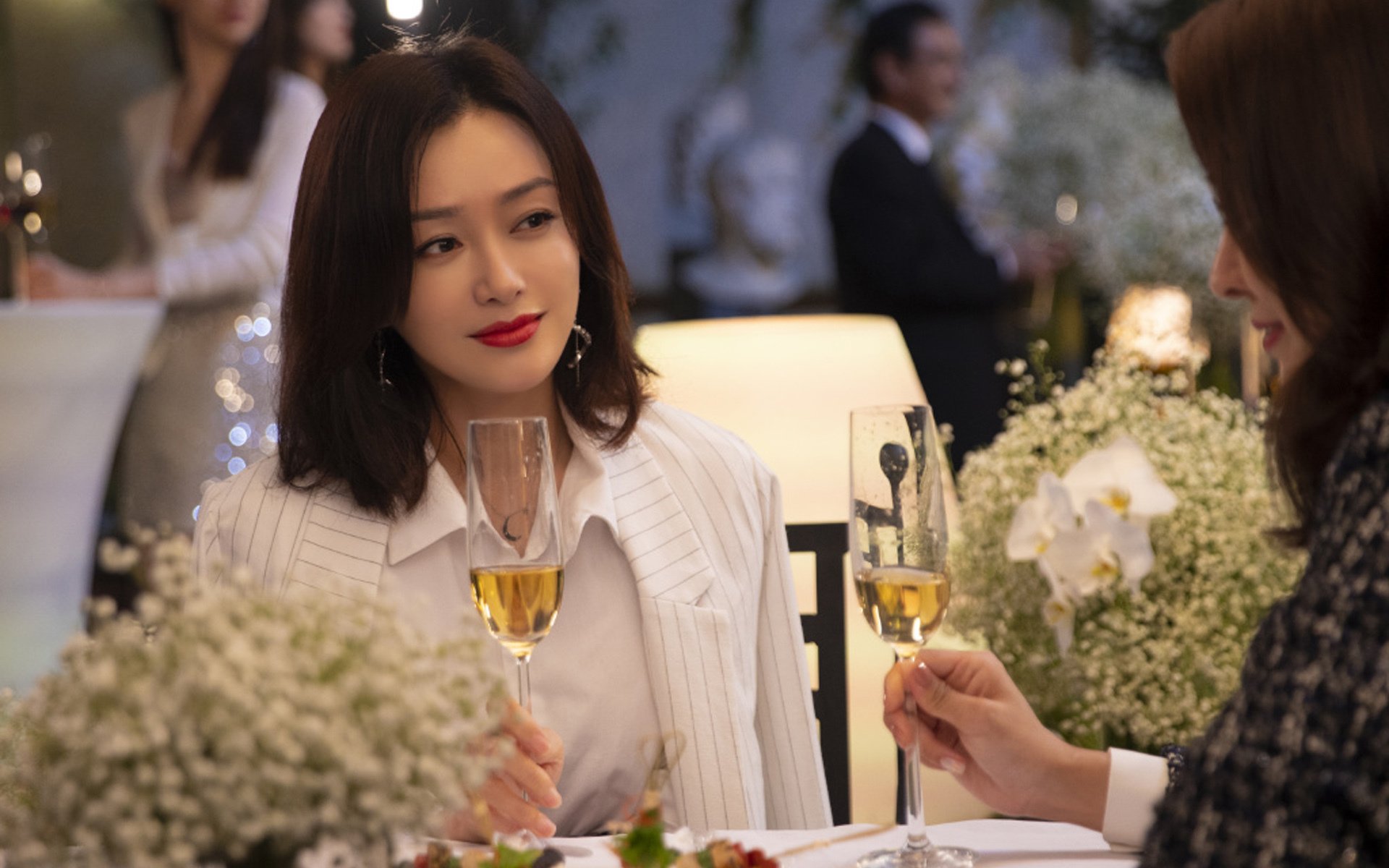 开云平台-双城记，当引擎轰鸣遭遇地板巨响—一场关于心跳、城市与征服的平行叙事