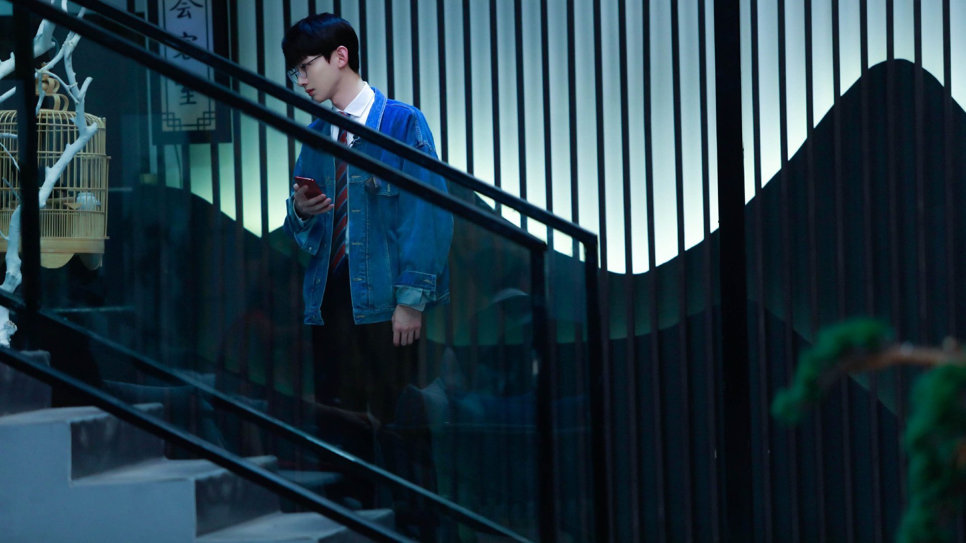 开云体育官网-平行时空的荣耀，赛道上的马拉内罗风暴与绿茵场上的拉各斯奇迹